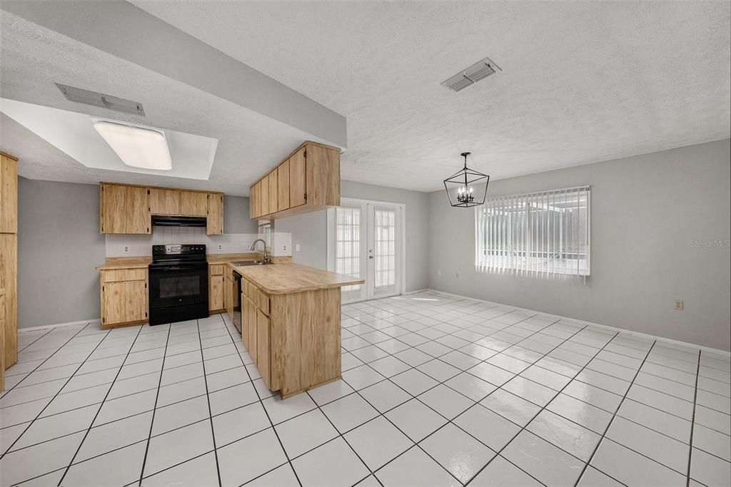 Под контрактом: $275,000 (3 спален, 2 ванн, 1563 Квадратных фут)