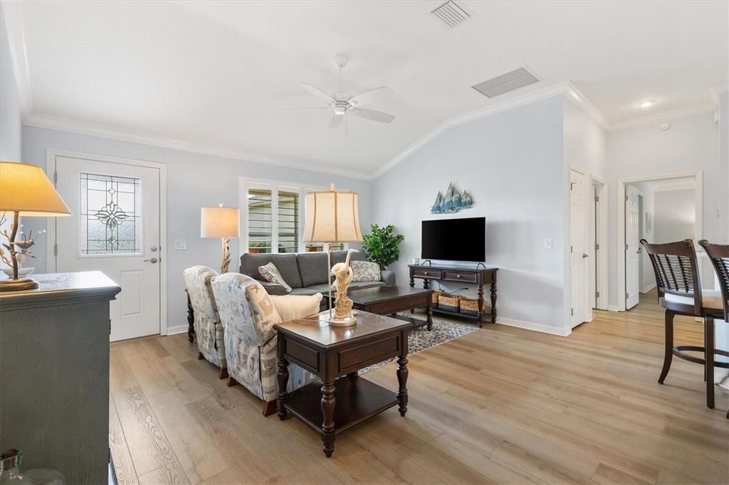 Activo con contrato: $399,900 (3 camas, 2 baños, 1559 Pies cuadrados)