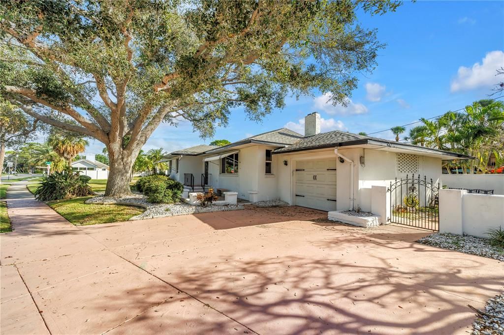 For Sale: $490,000 (2 beds, 2 baths, 1464 Square Feet)