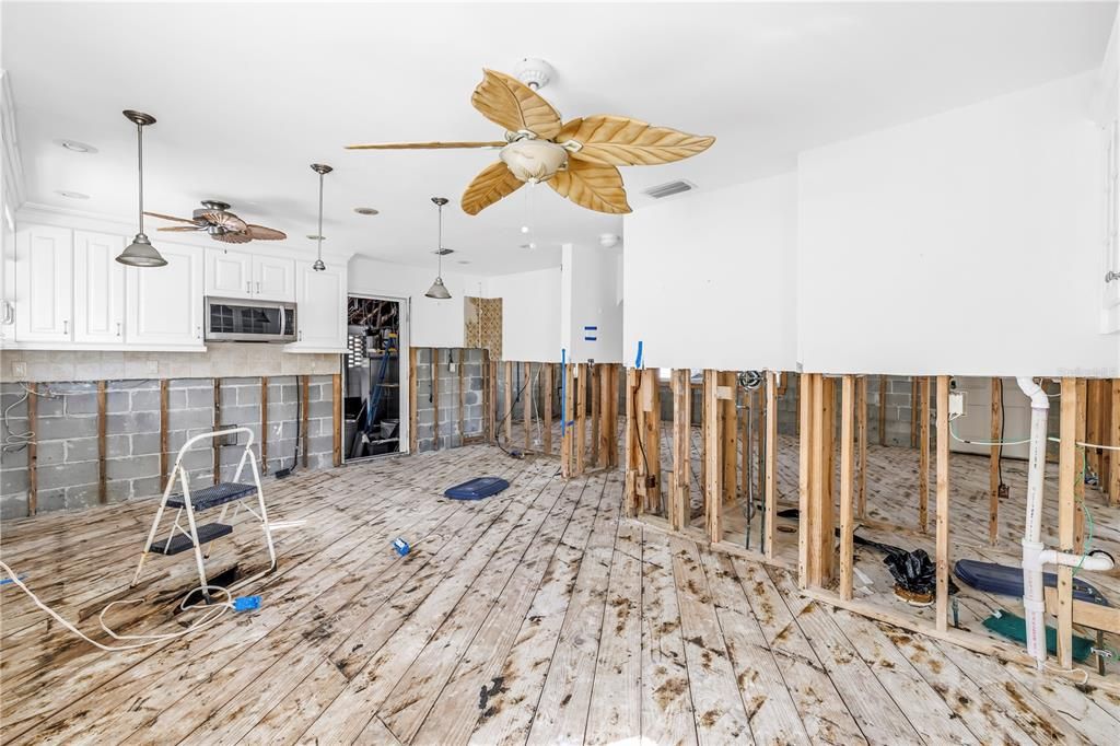 For Sale: $490,000 (2 beds, 2 baths, 1464 Square Feet)