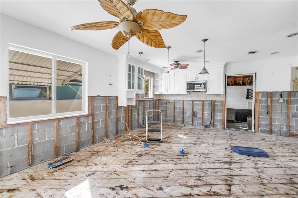 For Sale: $490,000 (2 beds, 2 baths, 1464 Square Feet)