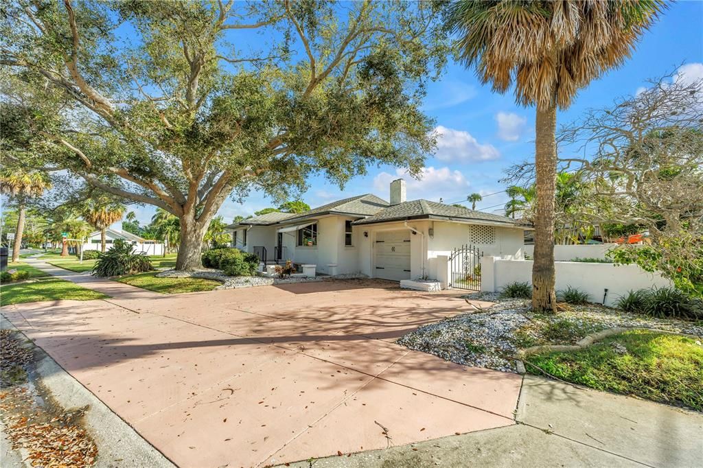 For Sale: $490,000 (2 beds, 2 baths, 1464 Square Feet)