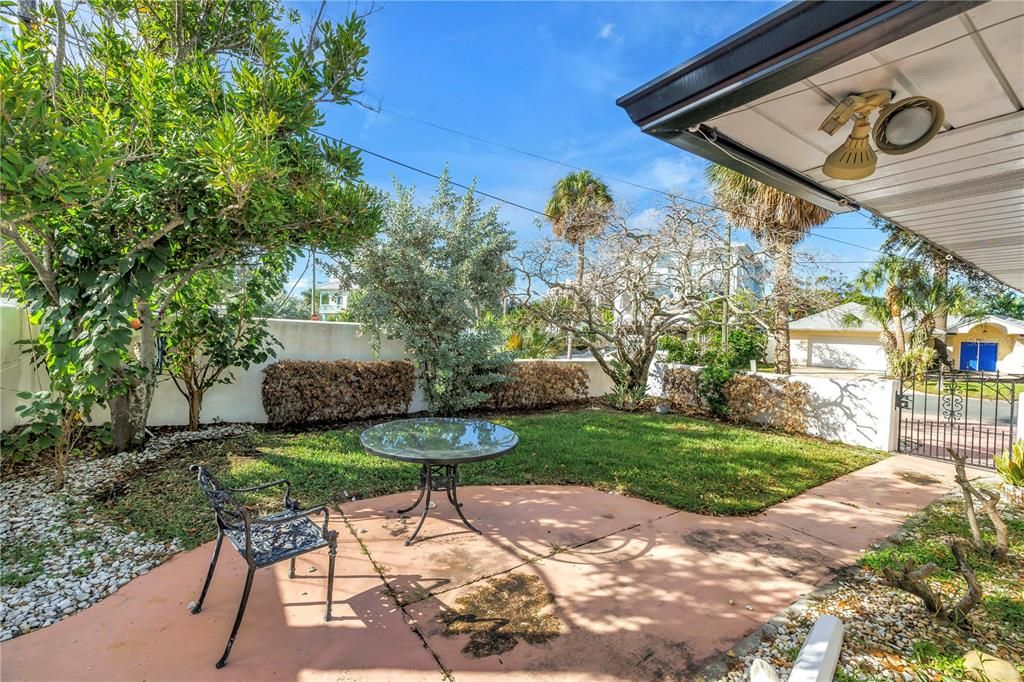 For Sale: $490,000 (2 beds, 2 baths, 1464 Square Feet)