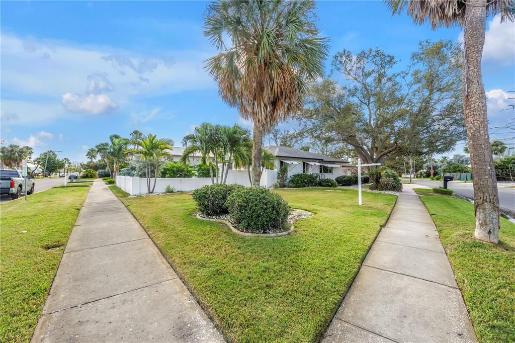 For Sale: $490,000 (2 beds, 2 baths, 1464 Square Feet)