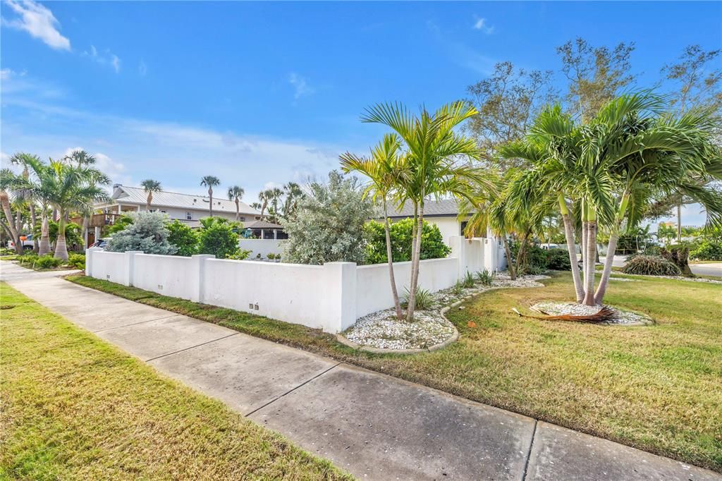 For Sale: $490,000 (2 beds, 2 baths, 1464 Square Feet)