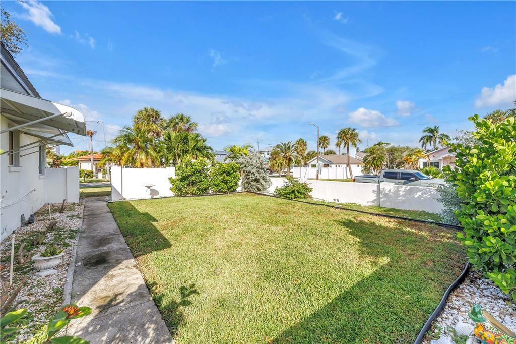 For Sale: $490,000 (2 beds, 2 baths, 1464 Square Feet)