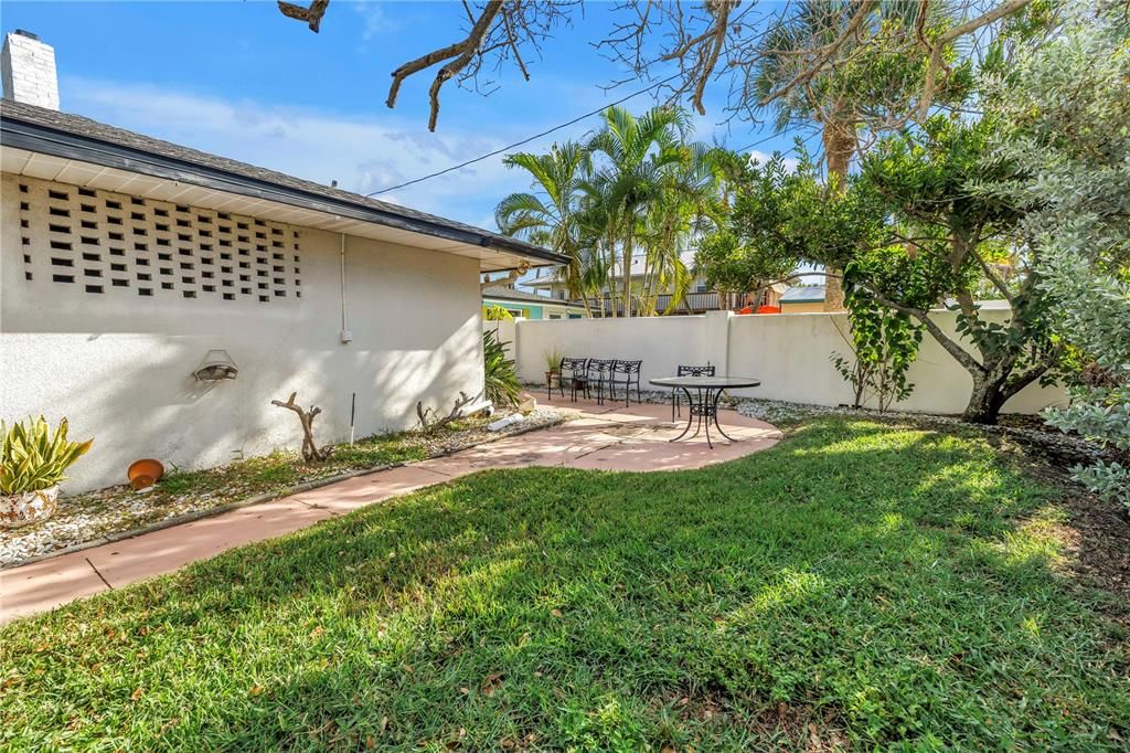 For Sale: $490,000 (2 beds, 2 baths, 1464 Square Feet)