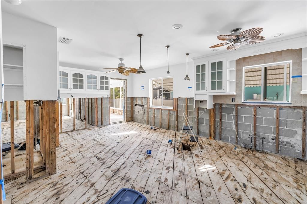 For Sale: $490,000 (2 beds, 2 baths, 1464 Square Feet)