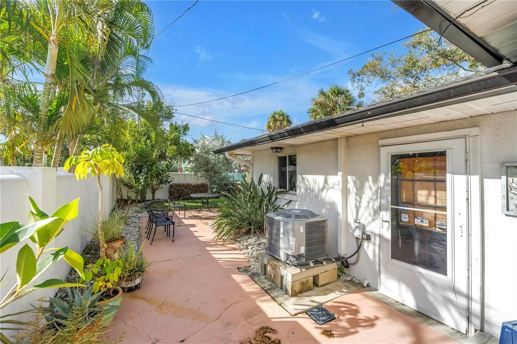 For Sale: $490,000 (2 beds, 2 baths, 1464 Square Feet)