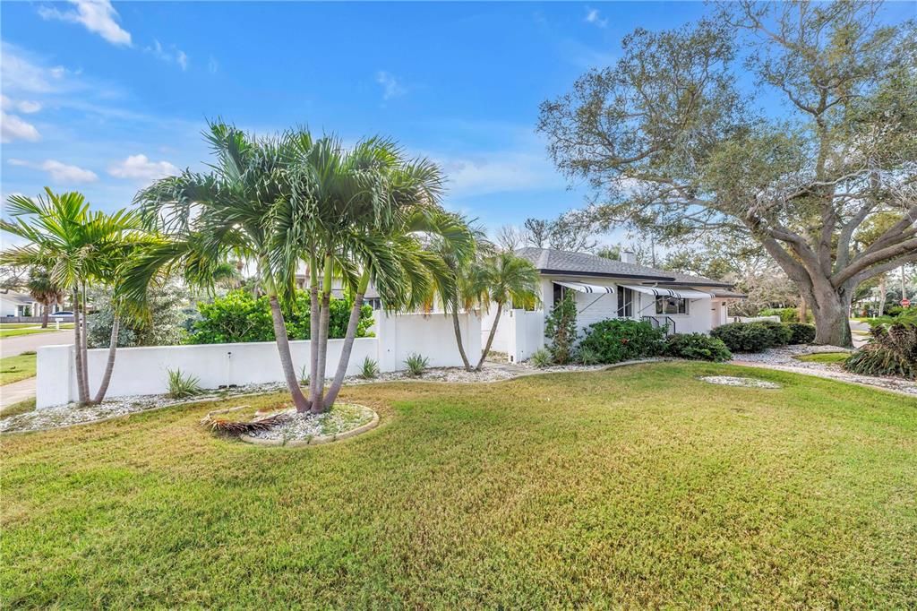 For Sale: $490,000 (2 beds, 2 baths, 1464 Square Feet)