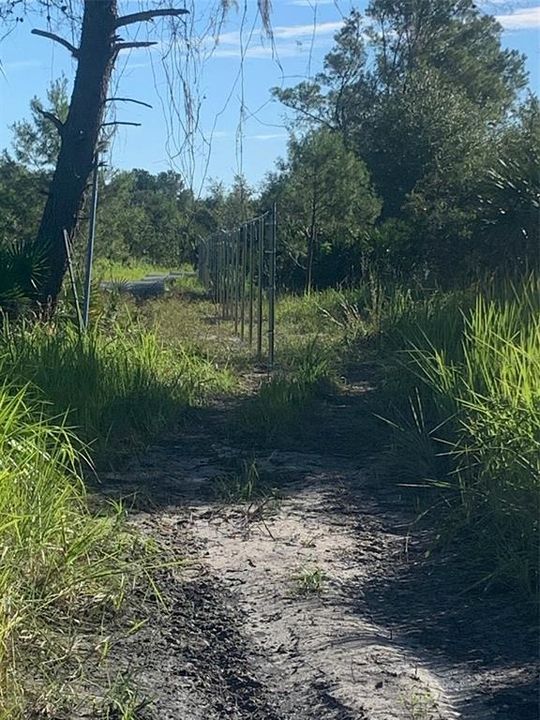 待售: $1,399,000 (2.38 acres)