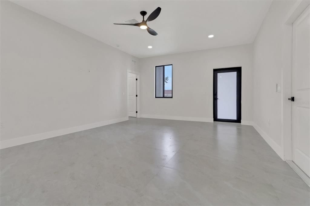 待售: $545,000 (6 贝兹, 0 浴室, 1200 平方英尺)