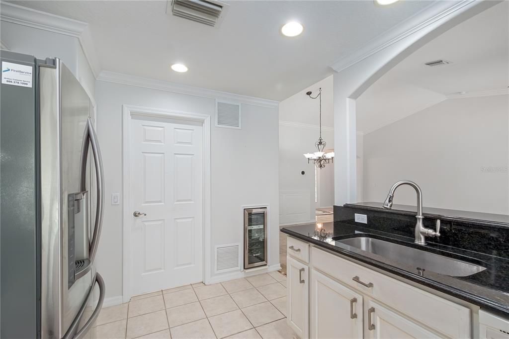 На продажу: $385,000 (3 спален, 2 ванн, 1768 Квадратных фут)