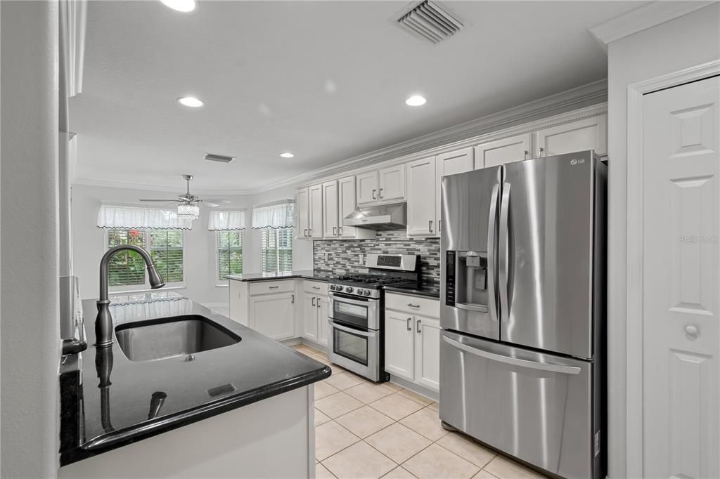 На продажу: $385,000 (3 спален, 2 ванн, 1768 Квадратных фут)