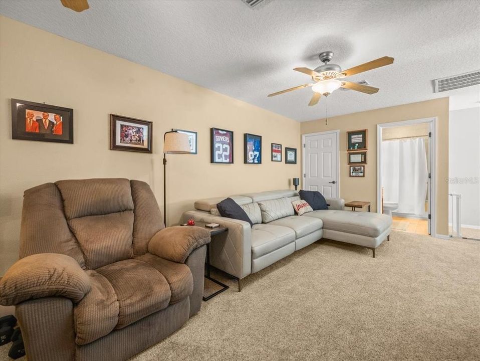 En Venta: $409,900 (3 camas, 3 baños, 2154 Pies cuadrados)