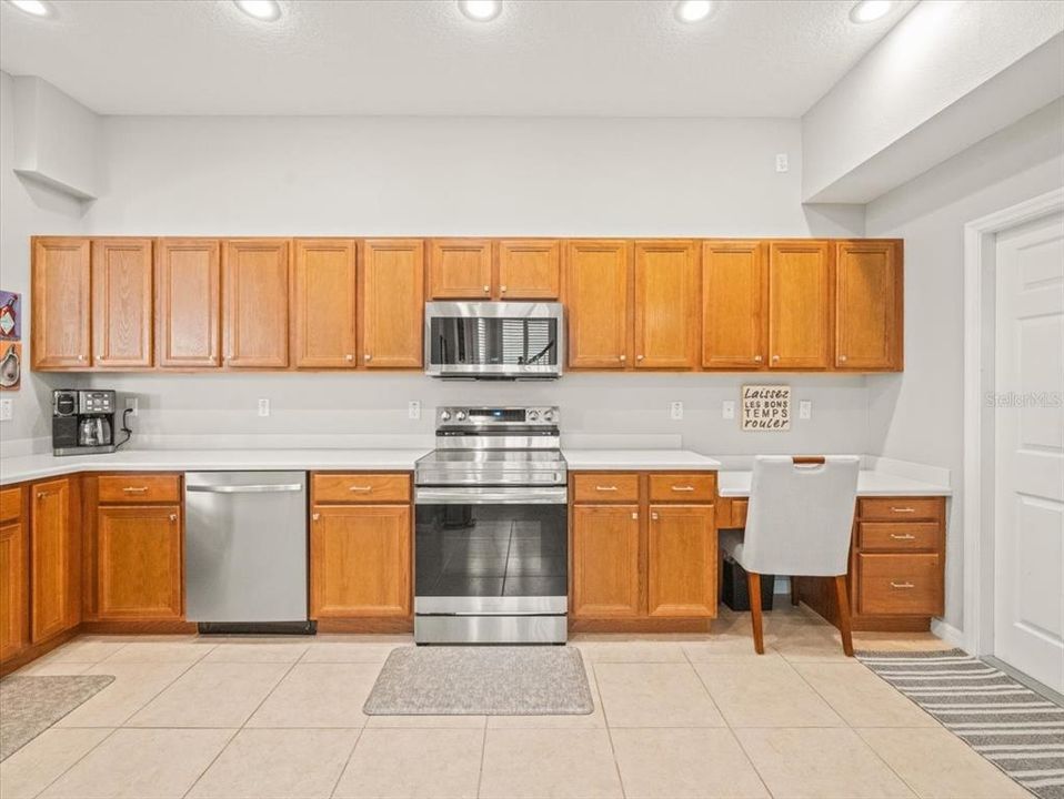 En Venta: $409,900 (3 camas, 3 baños, 2154 Pies cuadrados)