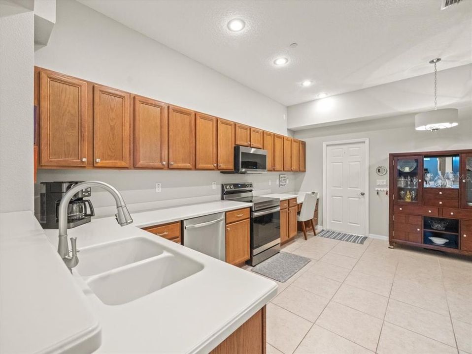 En Venta: $409,900 (3 camas, 3 baños, 2154 Pies cuadrados)