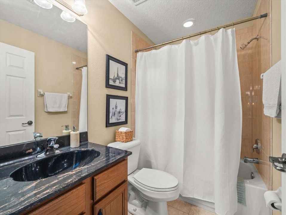 En Venta: $409,900 (3 camas, 3 baños, 2154 Pies cuadrados)