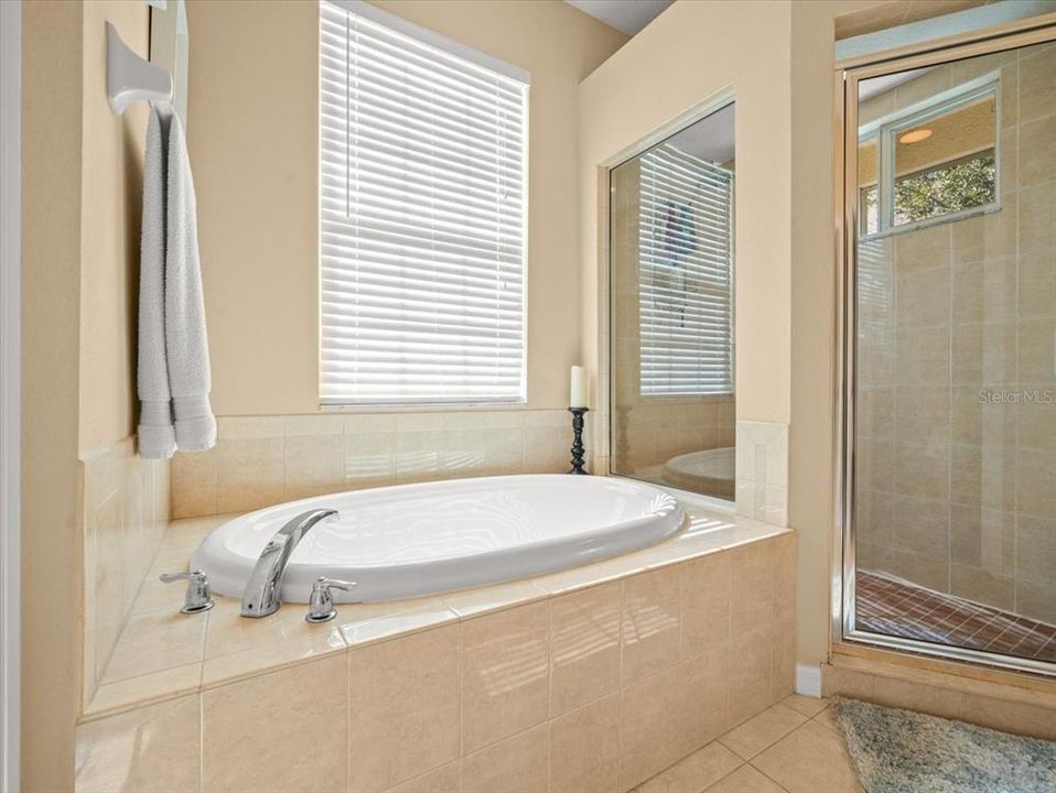 En Venta: $409,900 (3 camas, 3 baños, 2154 Pies cuadrados)