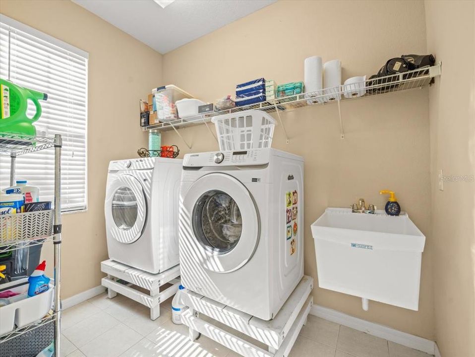 En Venta: $409,900 (3 camas, 3 baños, 2154 Pies cuadrados)