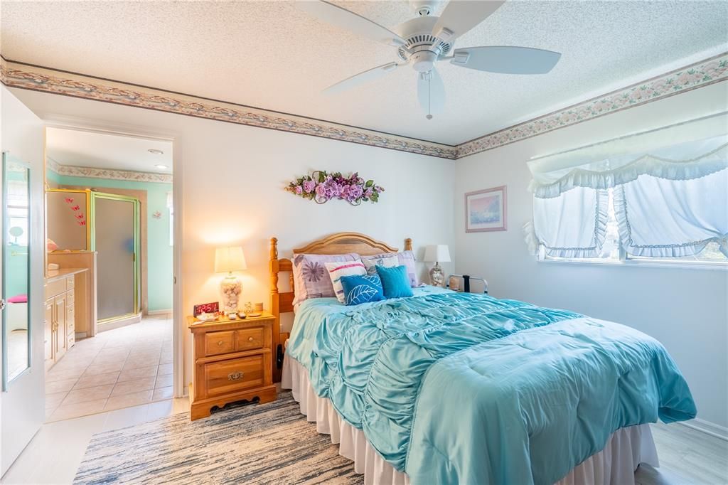 Activo con contrato: $178,000 (2 camas, 2 baños, 936 Pies cuadrados)