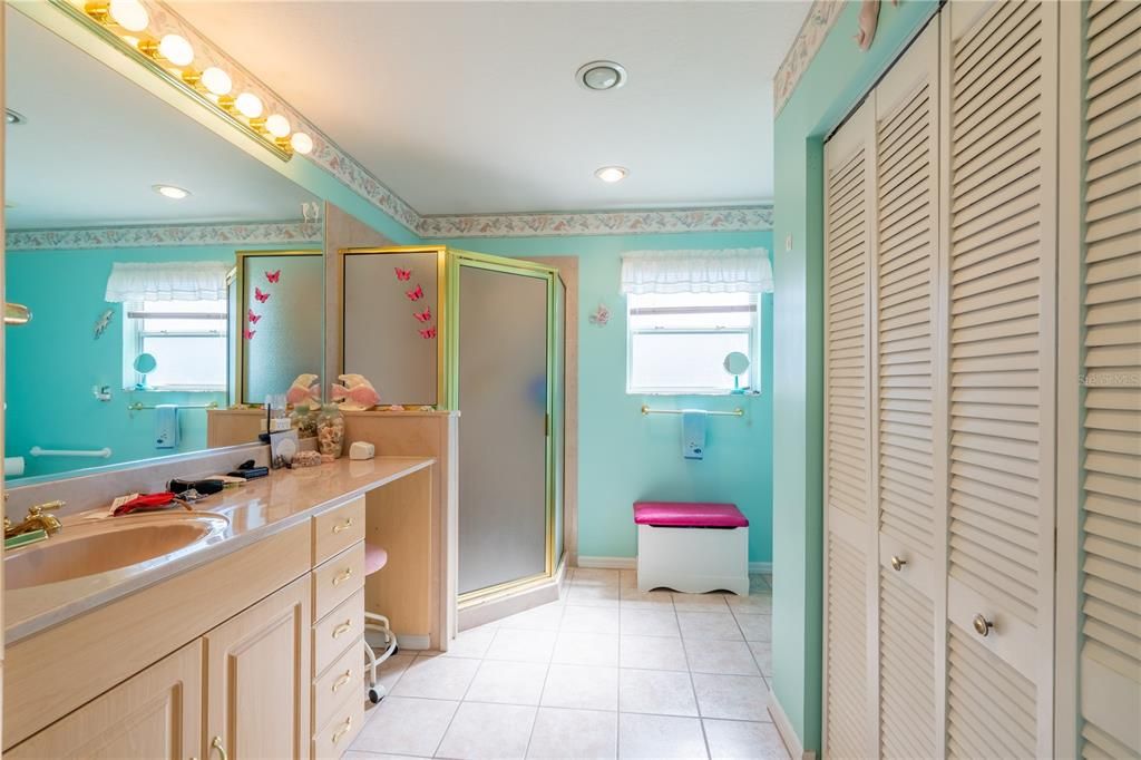 Activo con contrato: $178,000 (2 camas, 2 baños, 936 Pies cuadrados)