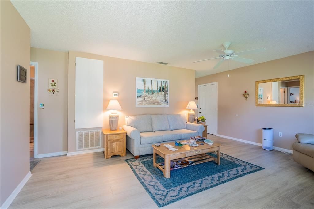 Activo con contrato: $178,000 (2 camas, 2 baños, 936 Pies cuadrados)