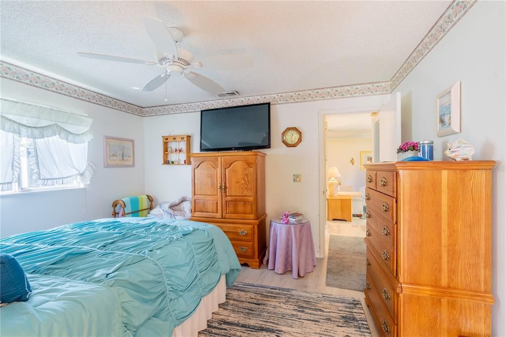 Activo con contrato: $178,000 (2 camas, 2 baños, 936 Pies cuadrados)