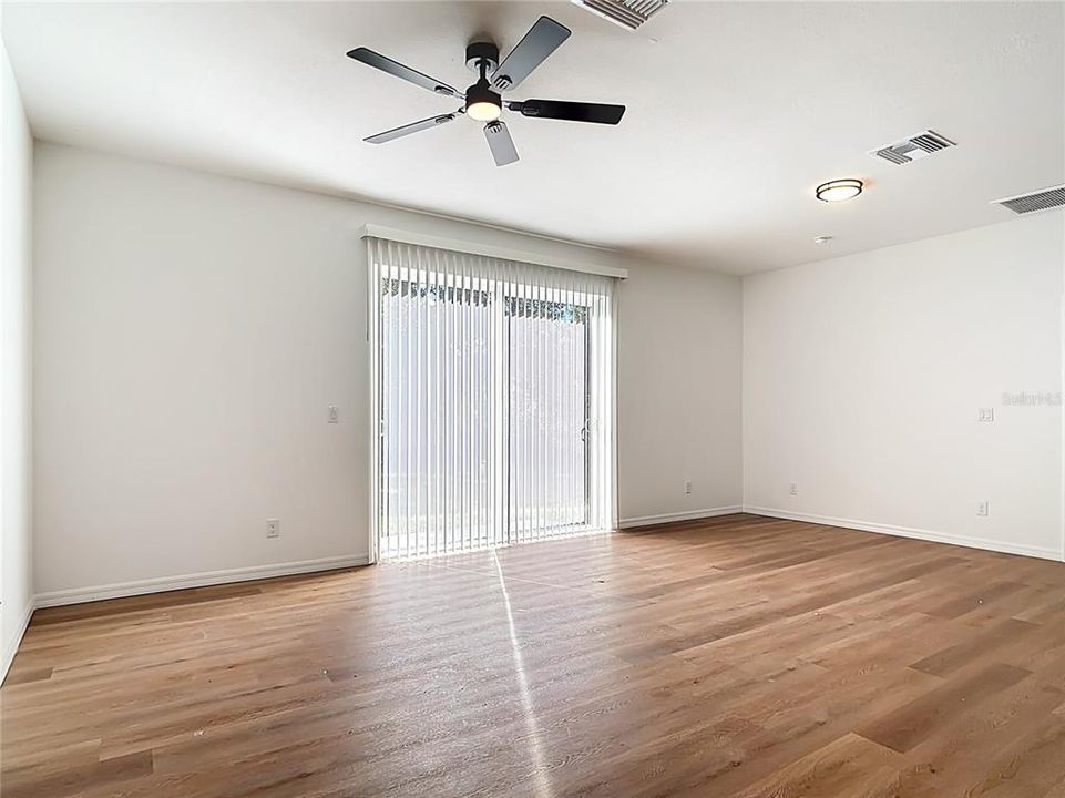 出租: $2,000 (3 贝兹, 2 浴室, 1470 平方英尺)