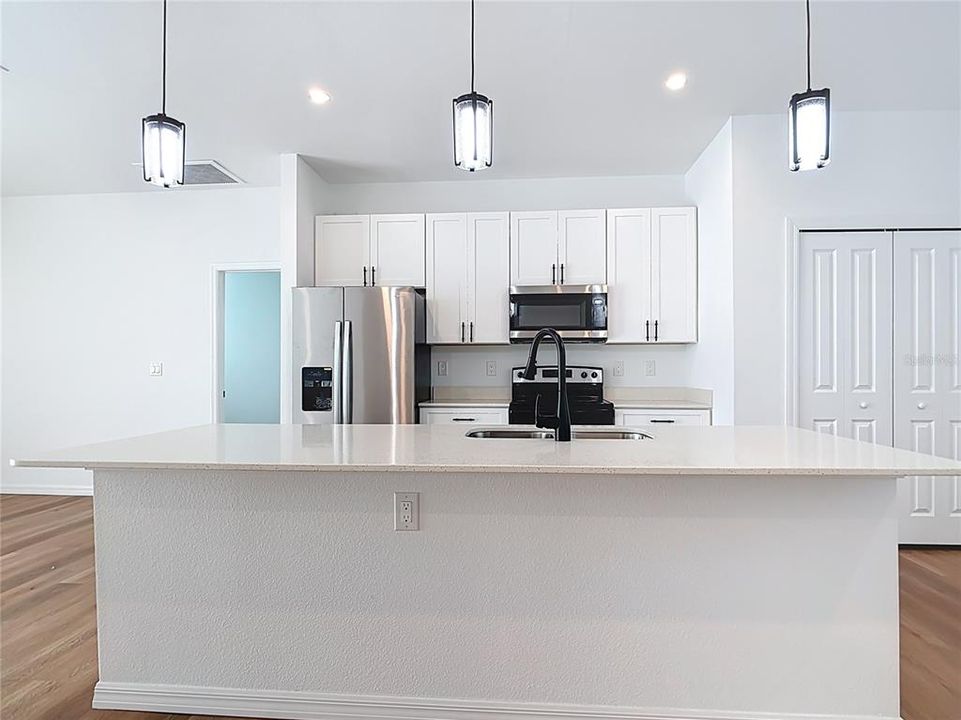 出租: $2,000 (3 贝兹, 2 浴室, 1470 平方英尺)