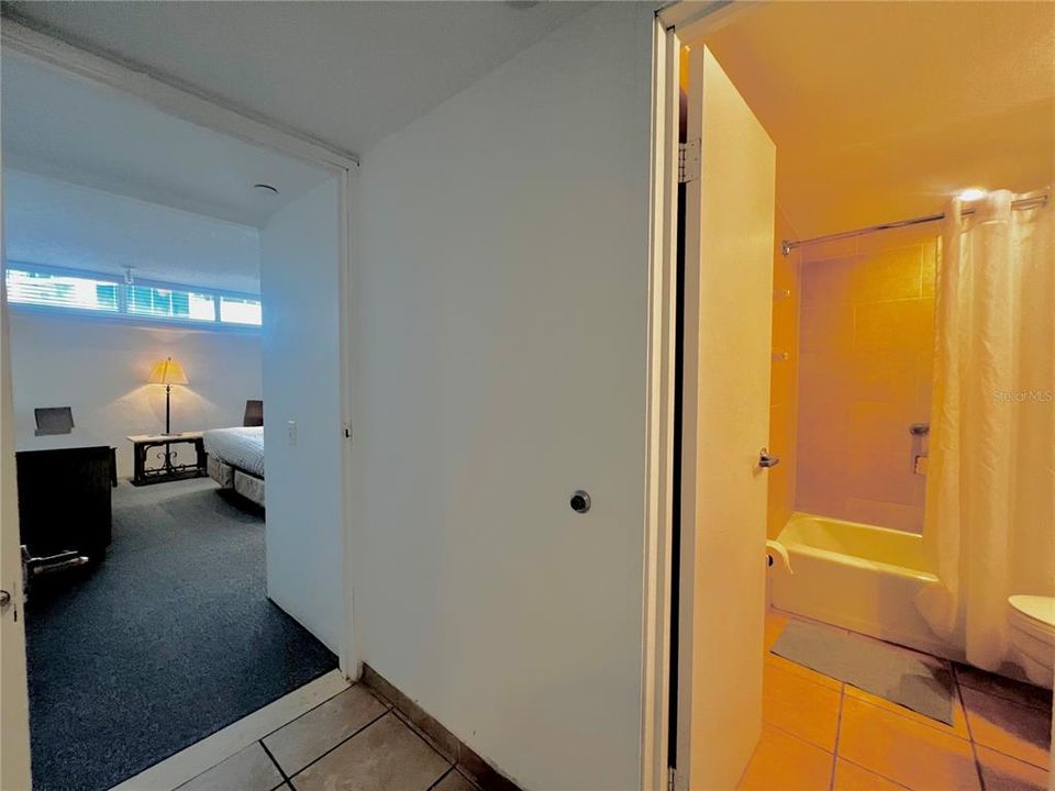 For Sale: $350,000 (1 beds, 1 baths, 732 Square Feet)