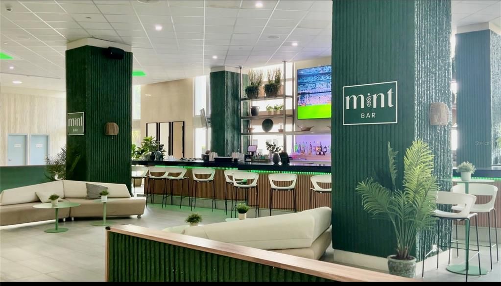 For Sale: $350,000 (1 beds, 1 baths, 732 Square Feet)