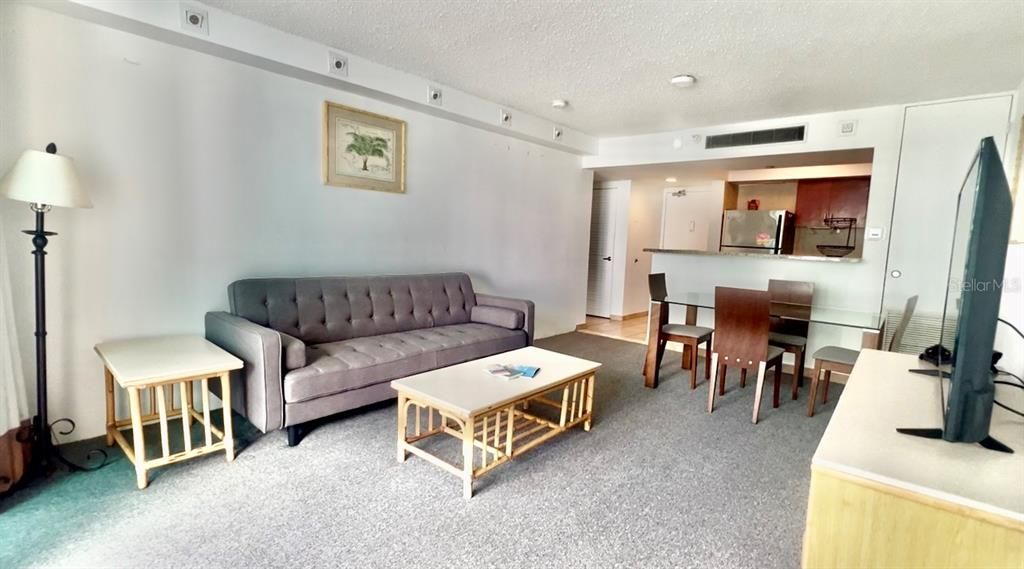 For Sale: $350,000 (1 beds, 1 baths, 732 Square Feet)