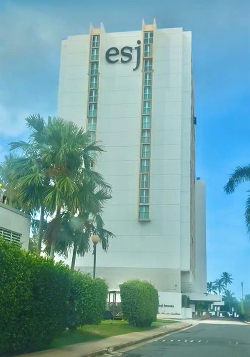 For Sale: $350,000 (1 beds, 1 baths, 732 Square Feet)