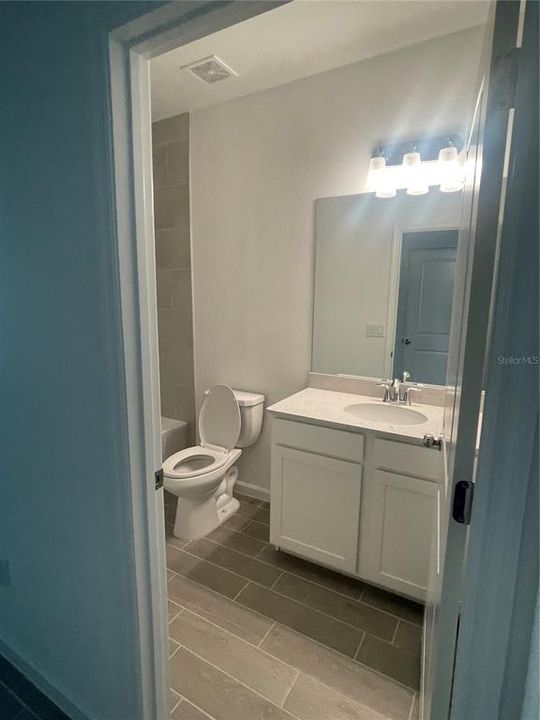 В аренду: $2,300 (4 спален, 3 ванн, 2039 Квадратных фут)