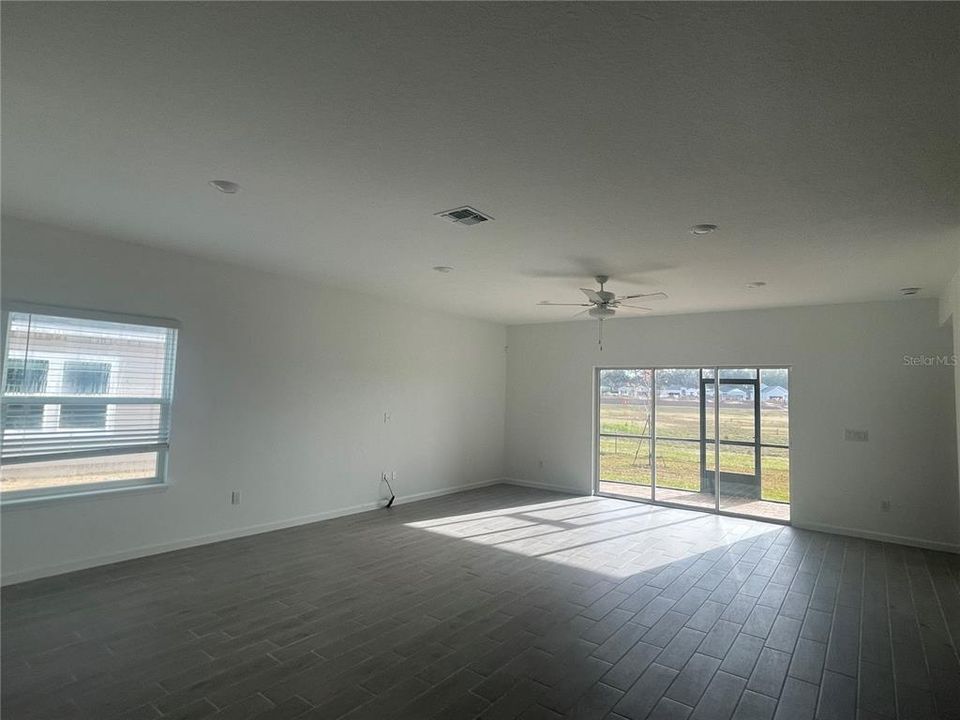 В аренду: $2,300 (4 спален, 3 ванн, 2039 Квадратных фут)