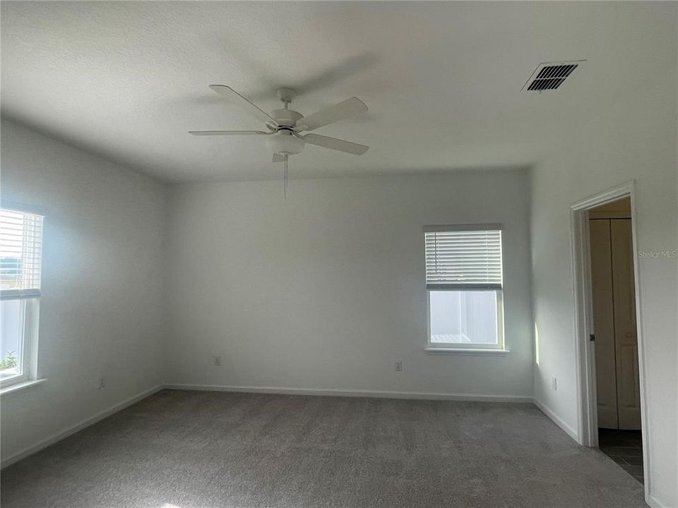 В аренду: $2,300 (4 спален, 3 ванн, 2039 Квадратных фут)