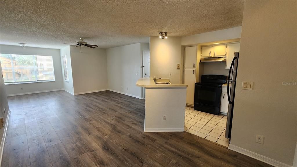 For Sale: $162,500 (2 beds, 2 baths, 1054 Square Feet)