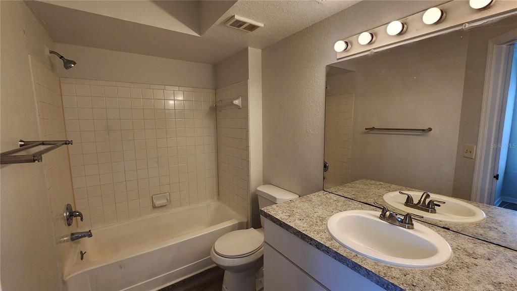 For Sale: $162,500 (2 beds, 2 baths, 1054 Square Feet)