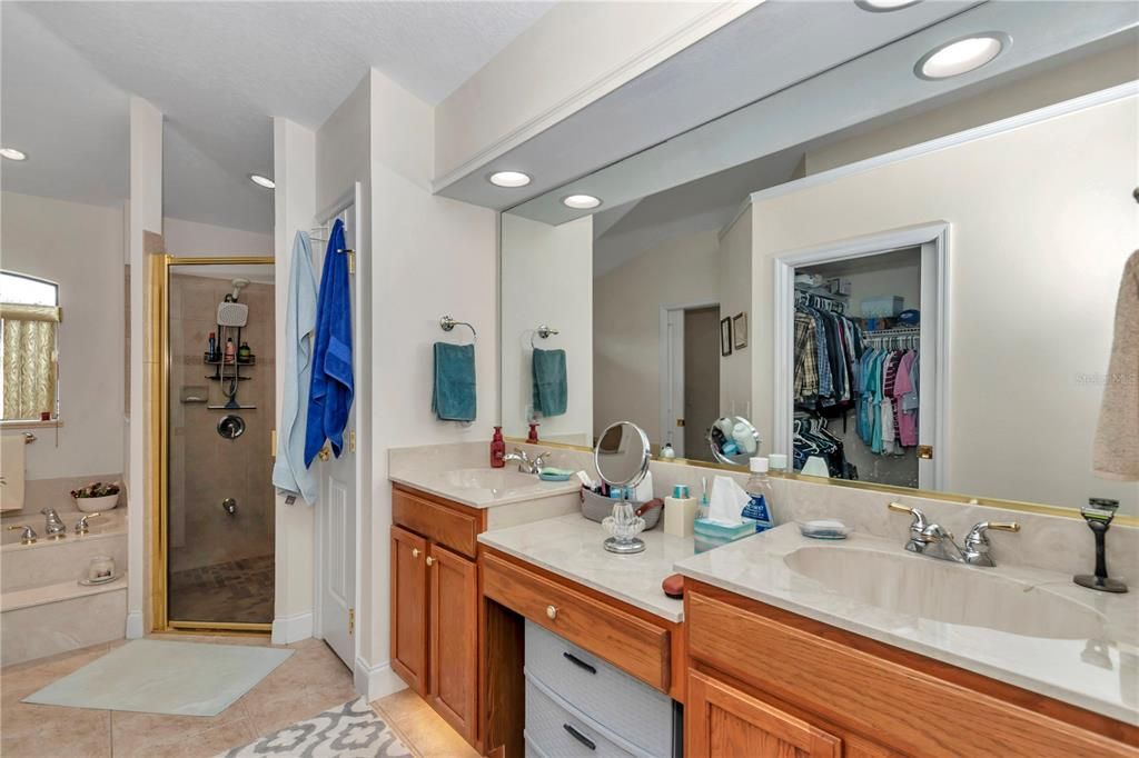 For Sale: $824,900 (3 beds, 2 baths, 2239 Square Feet)