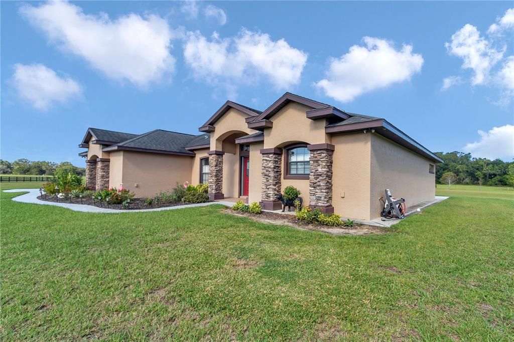 For Sale: $824,900 (3 beds, 2 baths, 2239 Square Feet)