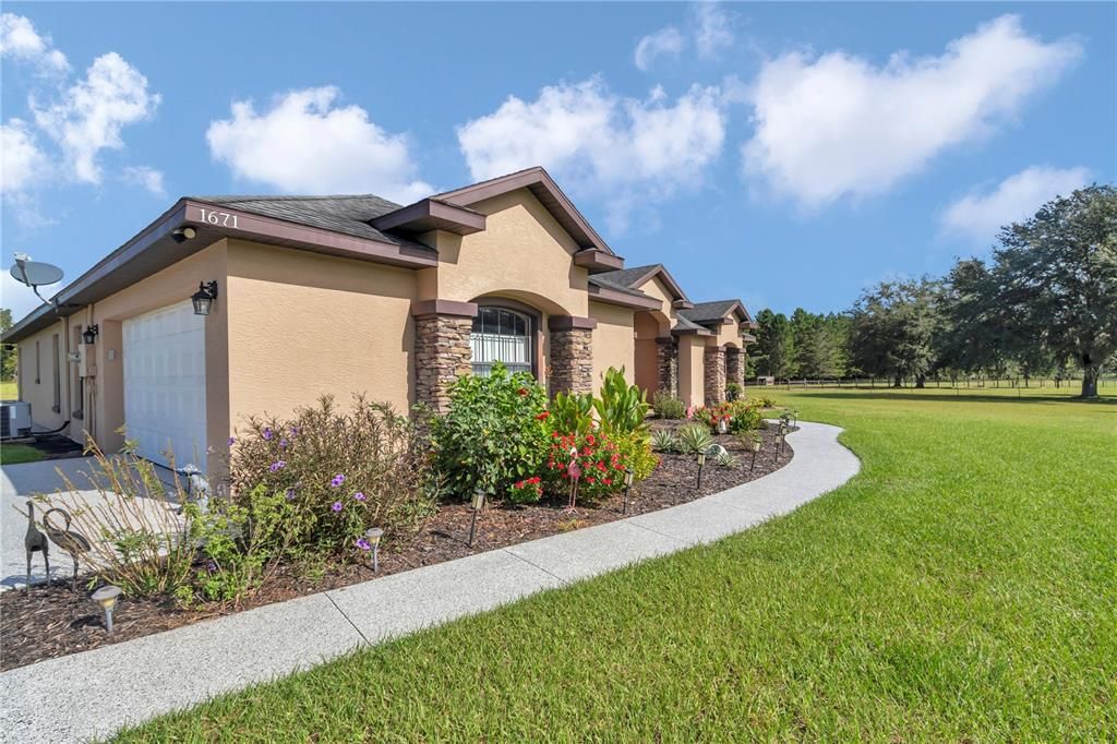 For Sale: $824,900 (3 beds, 2 baths, 2239 Square Feet)