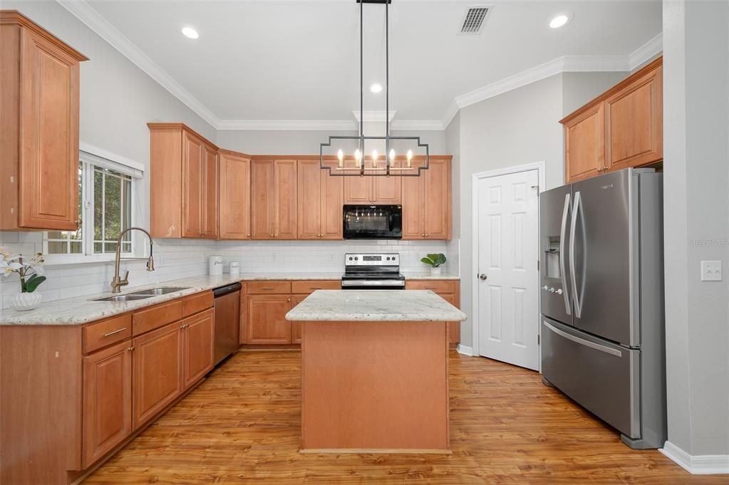 Active With Contract: $434,500 (5 beds, 3 baths, 2137 Square Feet)