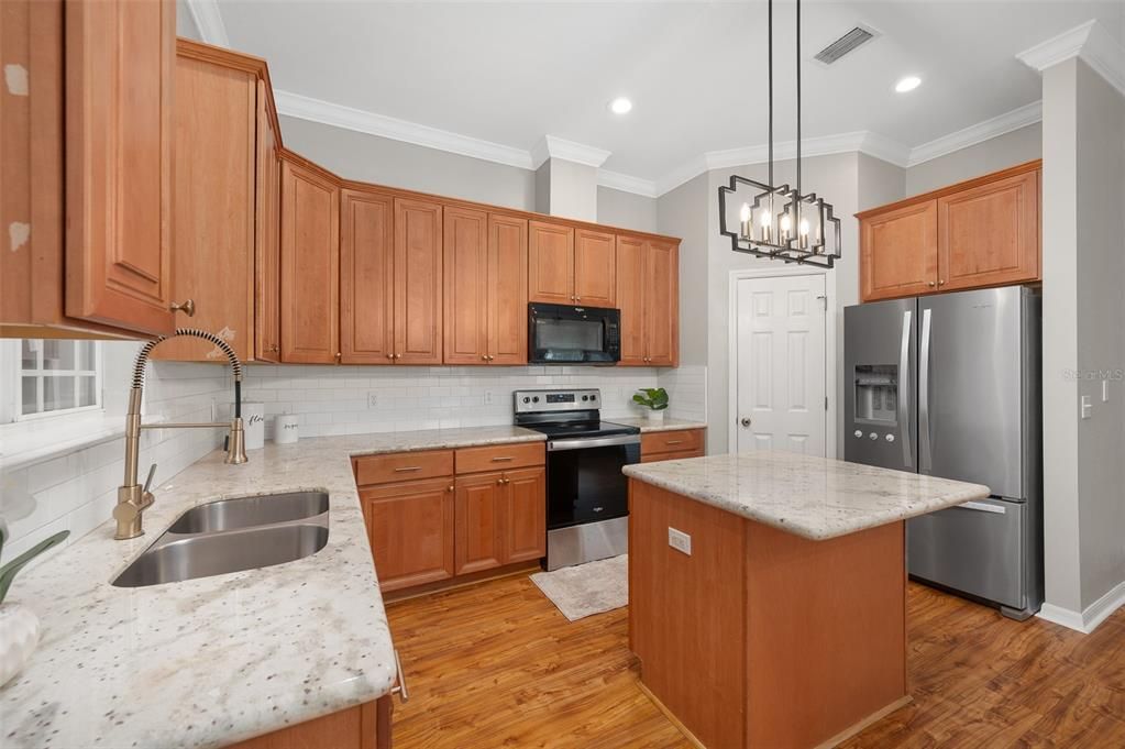 Active With Contract: $434,500 (5 beds, 3 baths, 2137 Square Feet)