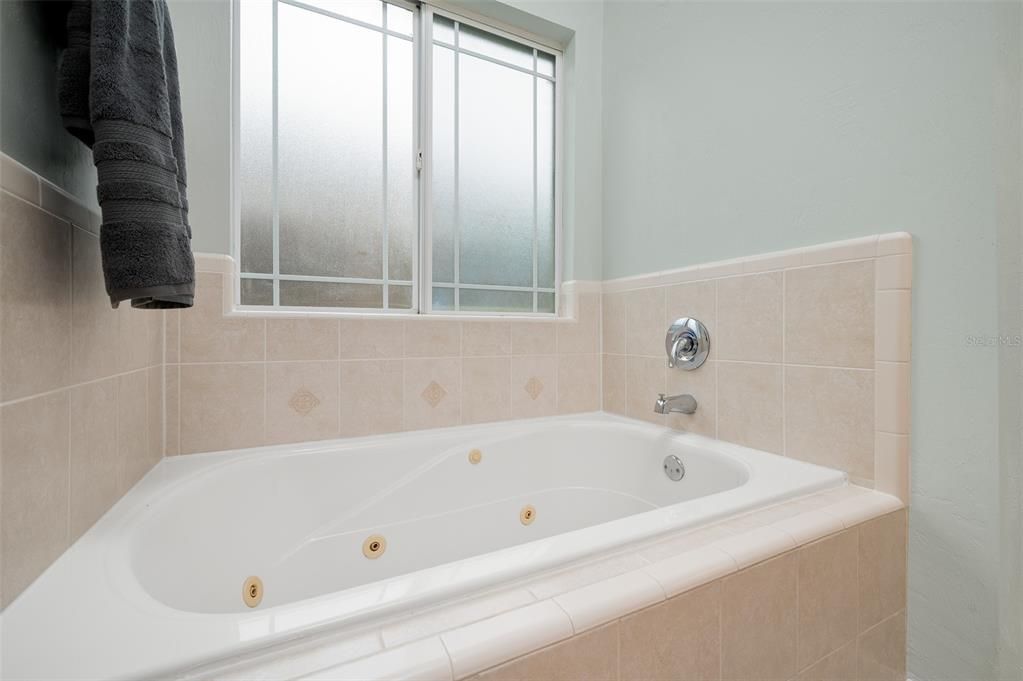 Active With Contract: $434,500 (5 beds, 3 baths, 2137 Square Feet)