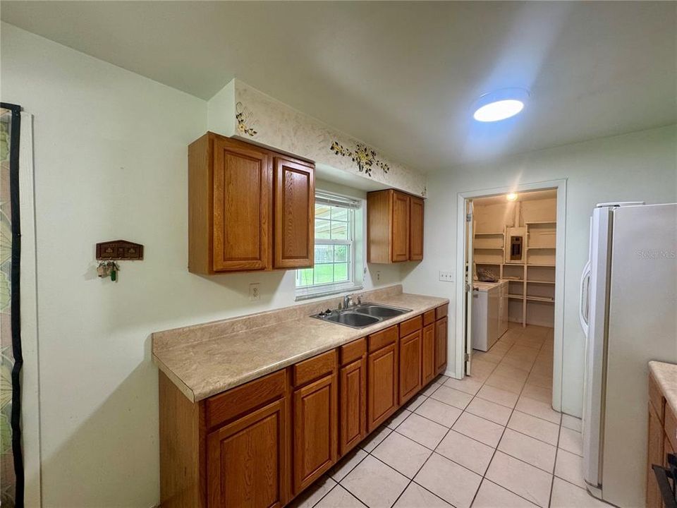 For Sale: $235,000 (3 beds, 1 baths, 984 Square Feet)