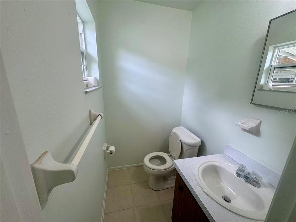 For Sale: $235,000 (3 beds, 1 baths, 984 Square Feet)