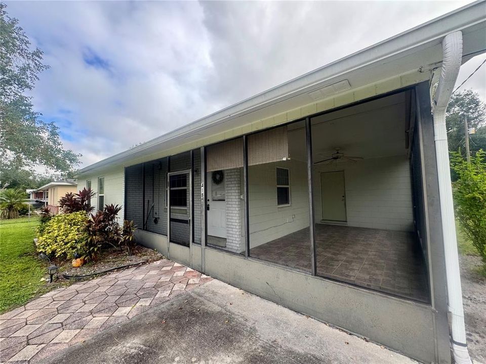 For Sale: $235,000 (3 beds, 1 baths, 984 Square Feet)