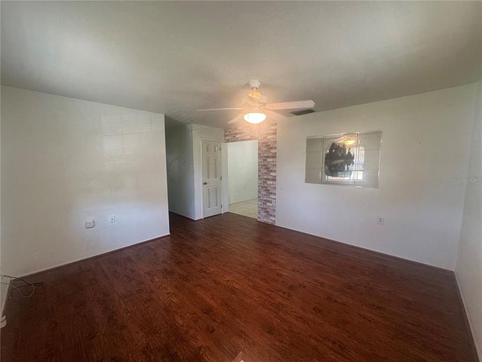For Sale: $235,000 (3 beds, 1 baths, 984 Square Feet)