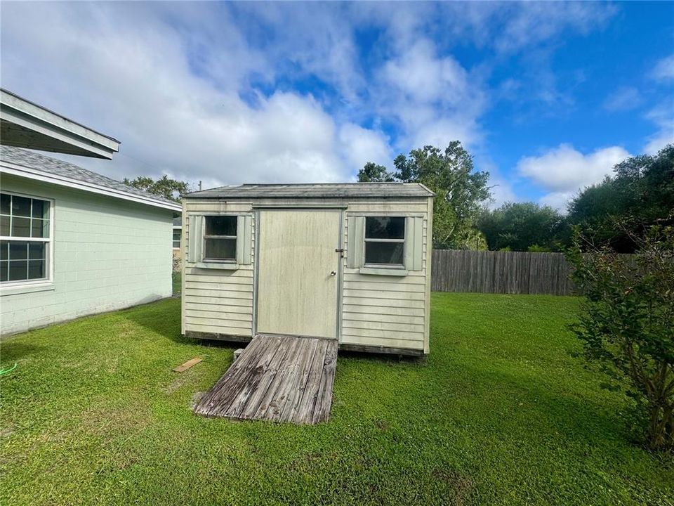 For Sale: $235,000 (3 beds, 1 baths, 984 Square Feet)